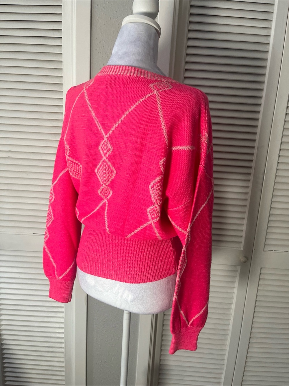 Bogner Bright Pink Crewneck Sweater with white diamond Argyle print sz Small - Picture 5 of 11